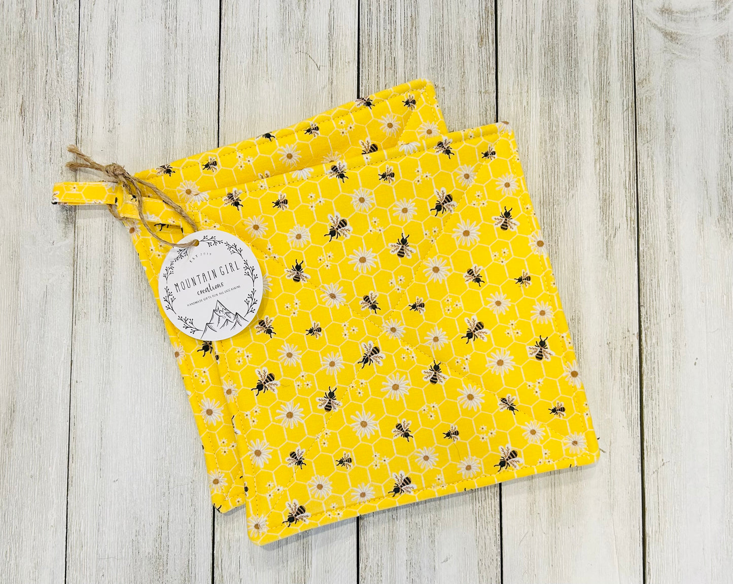 Potholder Set - Bee Themed - Daisies and Bee- Yellow