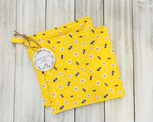 Potholder Set - Bee Themed - Daisies and Bee- Yellow